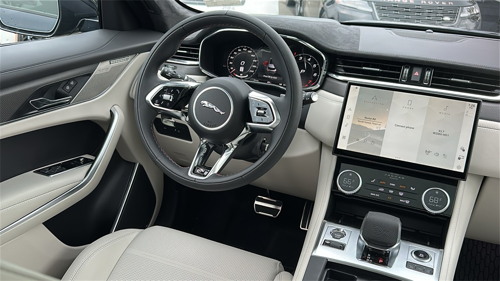 2026 Jaguar F-PACE SVR photo 27
