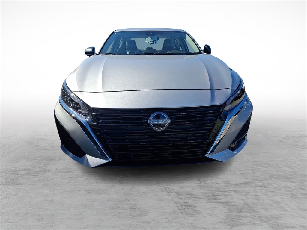 2025 Nissan Altima SV photo 2