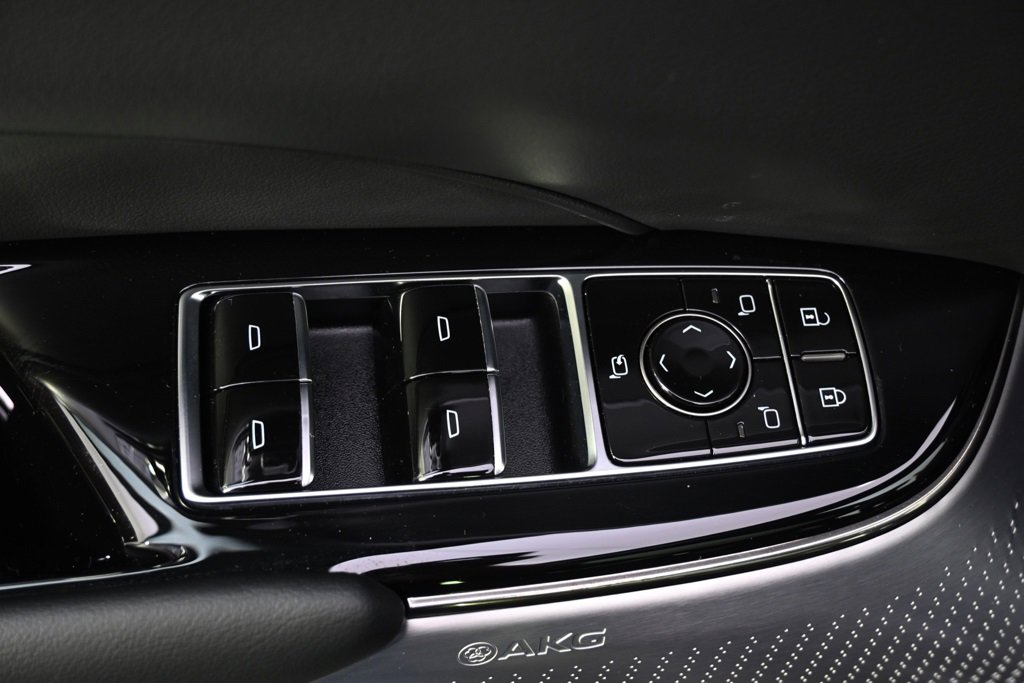 2025 Cadillac Lyriq Luxury photo 21