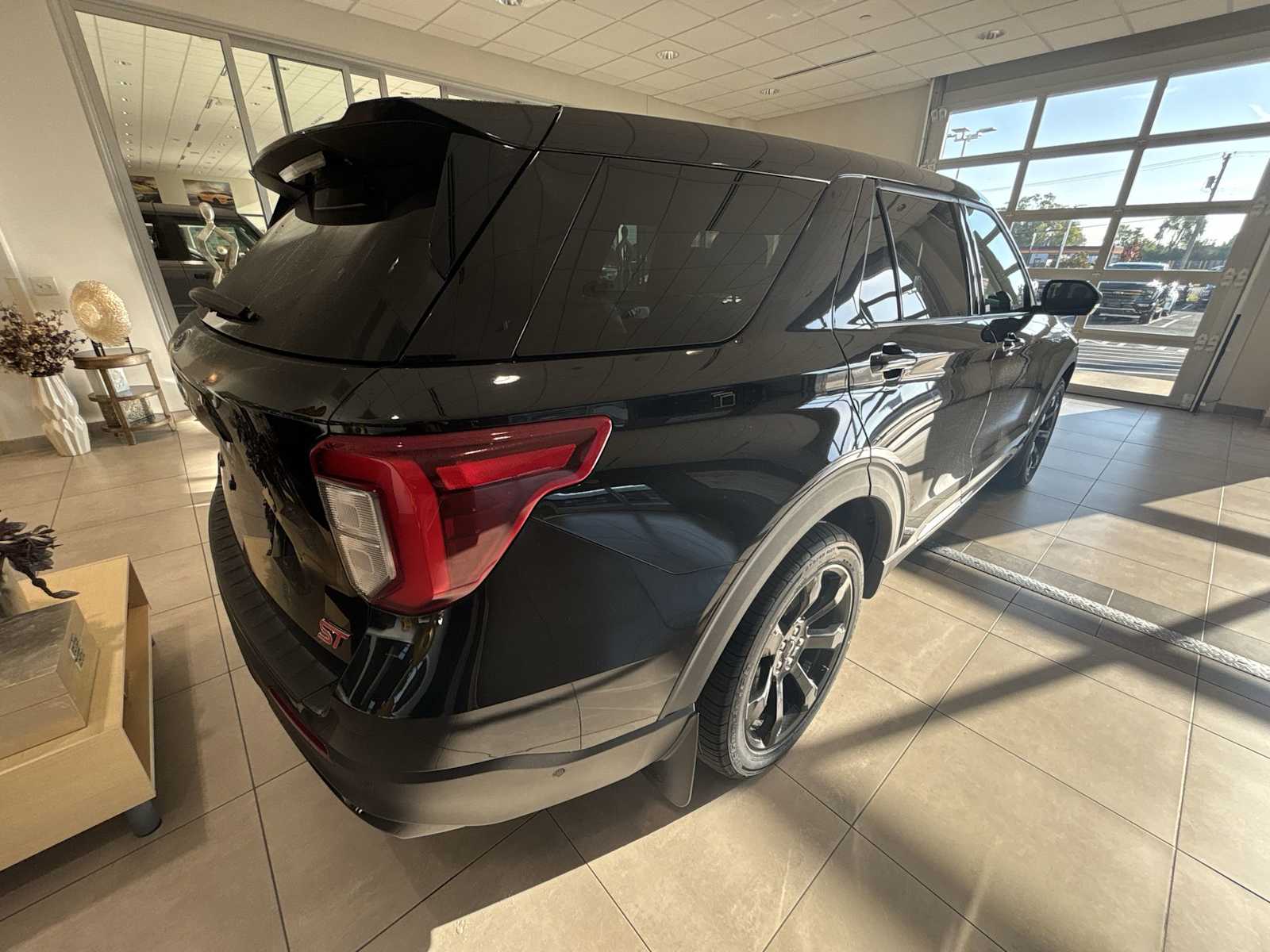 2022 Ford Explorer ST photo 2