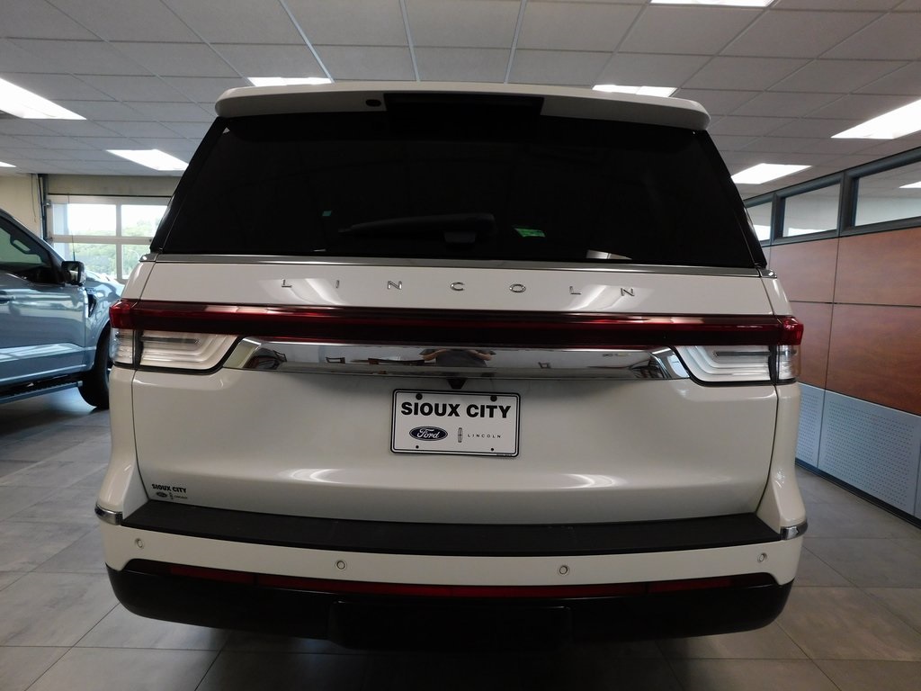 Image of Pre-Owned 2024 Lincoln Navigator Reserve