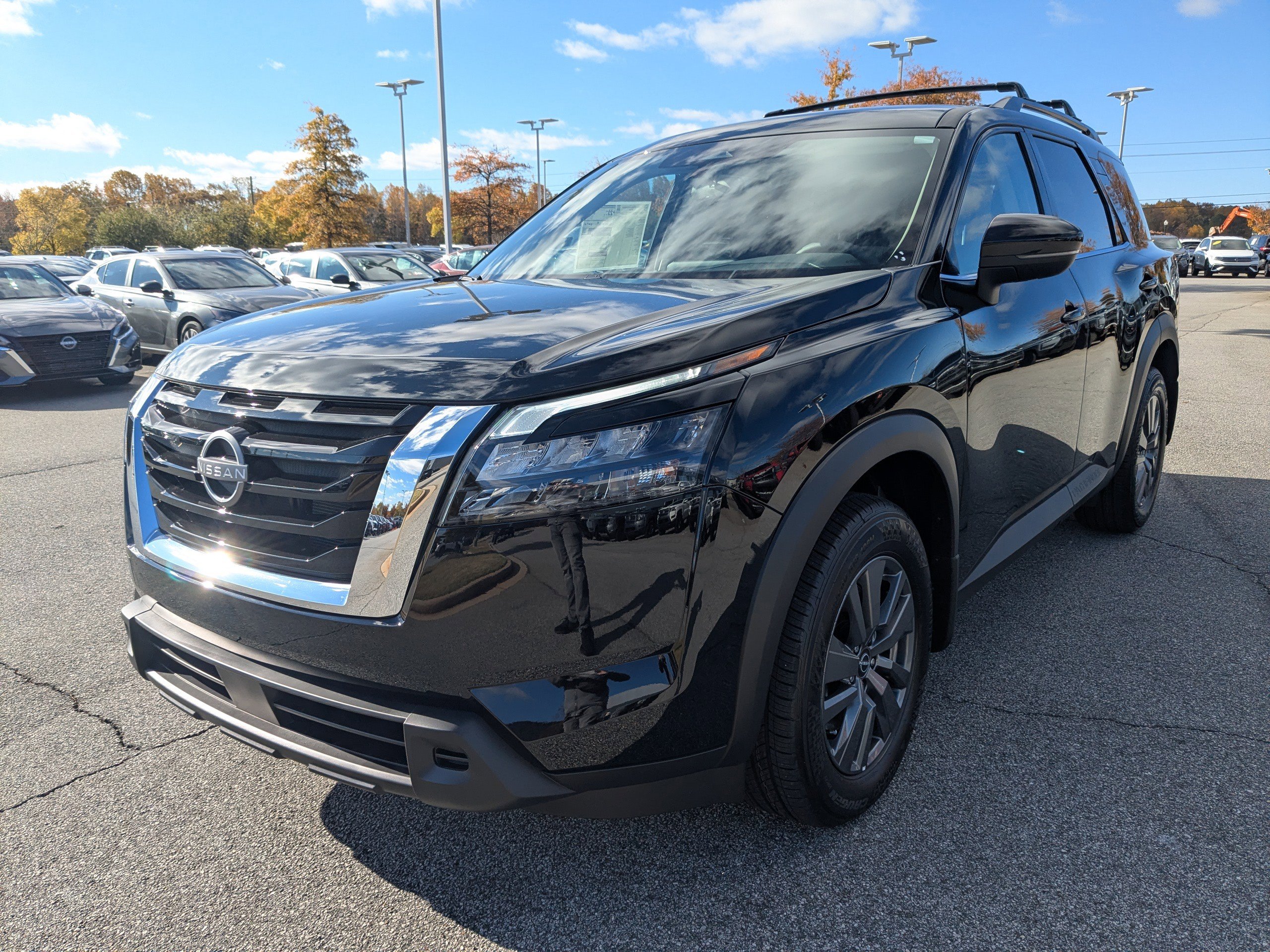 2025 Nissan Pathfinder SV photo 3