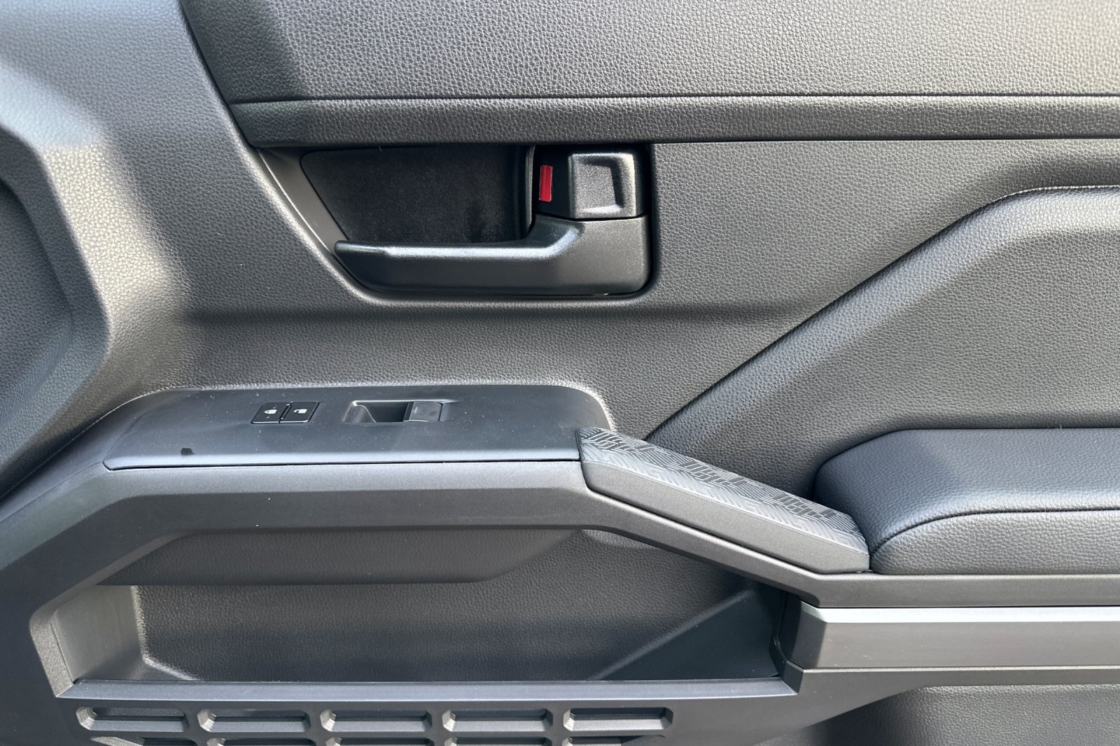 2025 Toyota Tacoma SR5 photo 18