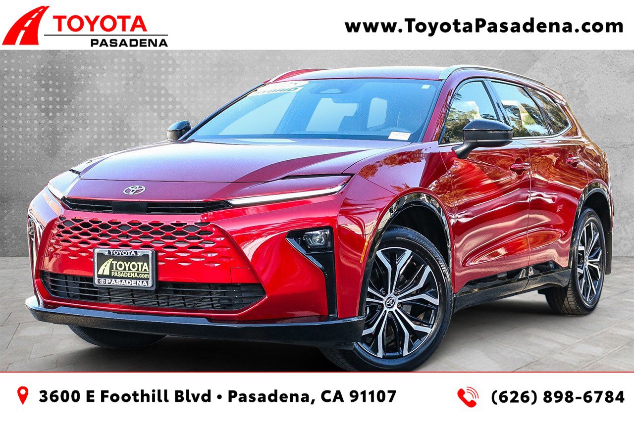 2025 Toyota Crown Signia XLE's photo