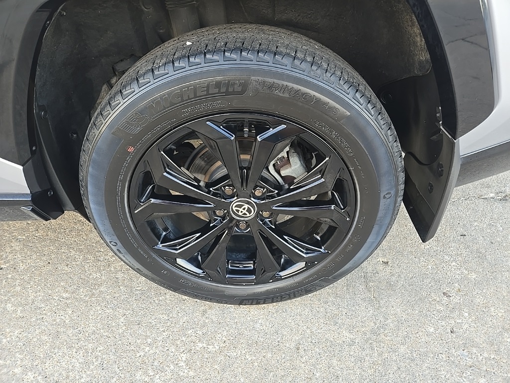 2022 Toyota RAV4 Hybrid XSE photo 22