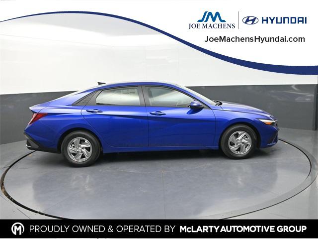 2025 Hyundai Elantra SE's photo