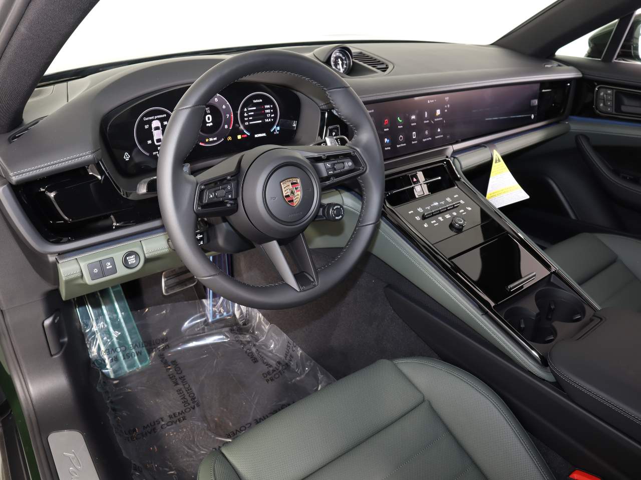 2025 Porsche Panamera 4 photo 3