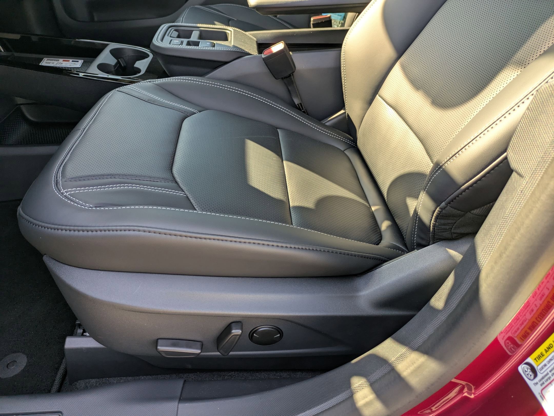 2025 Ford Mustang Mach-E Premium photo 15