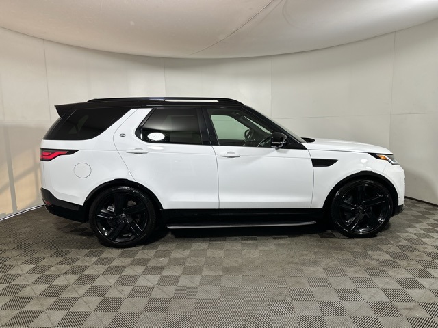 2025 Land Rover Discovery SE photo 3