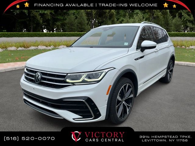 2022 Volkswagen Tiguan SEL R-LINE's photo