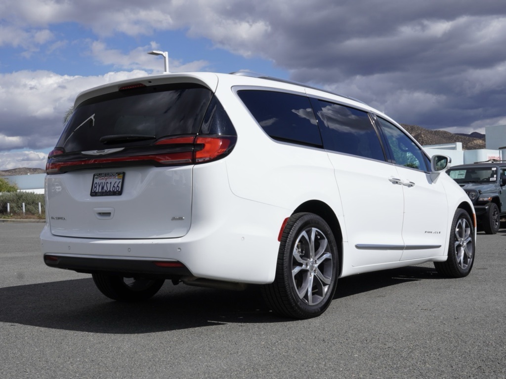 2021 Chrysler Pacifica Pinnacle photo 3