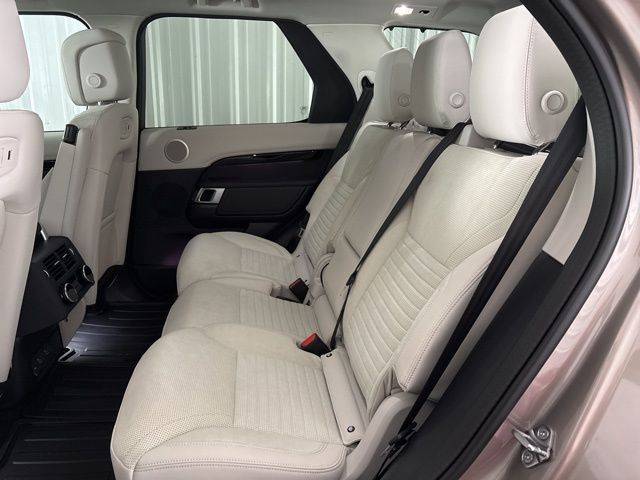 2025 Land Rover Discovery S photo 23