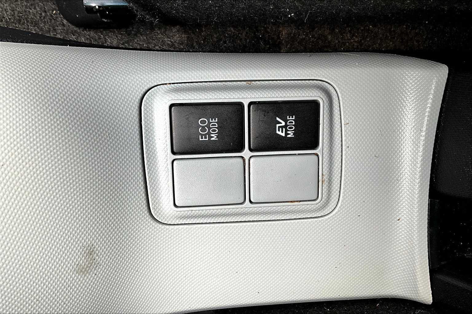 2013 Toyota Prius C Two photo 32