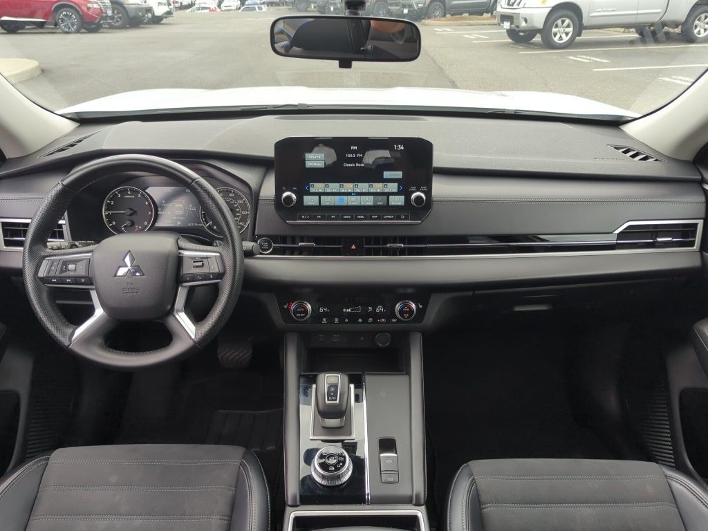 2024 Mitsubishi Outlander SE Black Edition photo 22