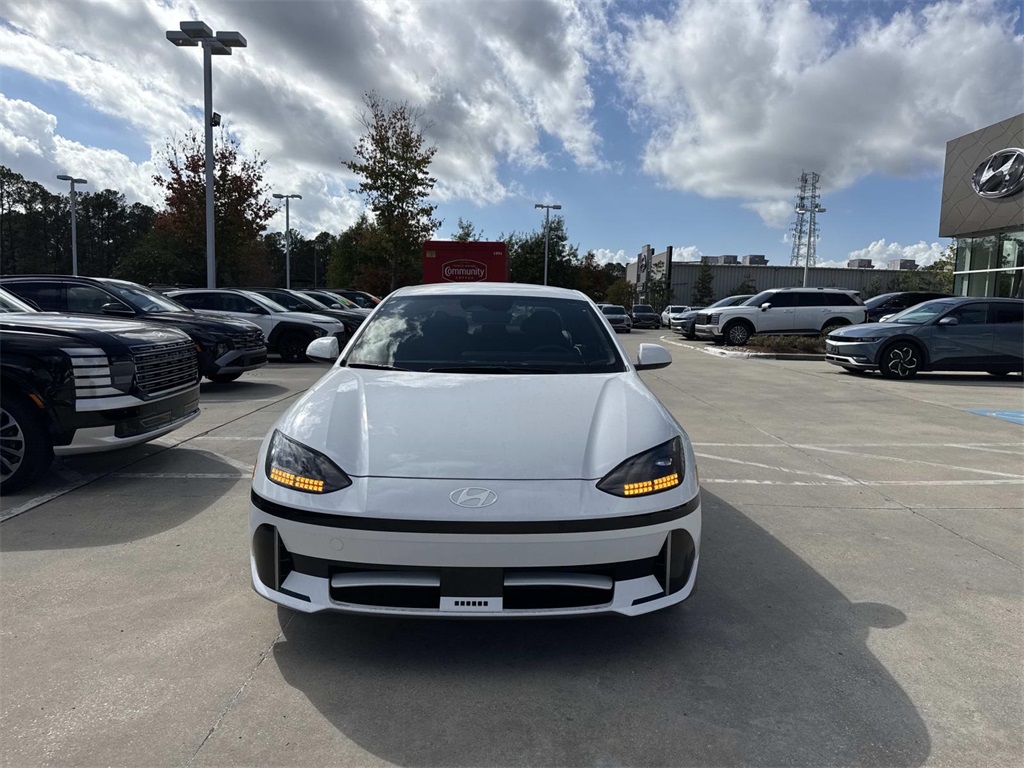 2025 Hyundai Ioniq 6 SE Standard Range photo 2