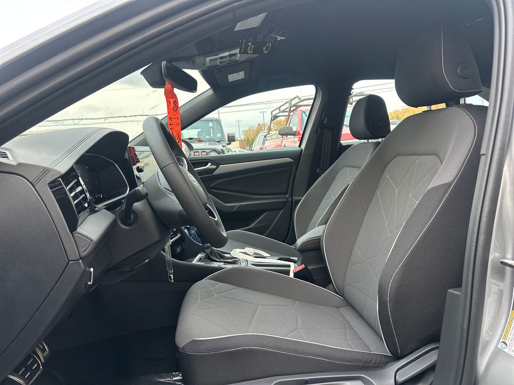 2026 Volkswagen Jetta 1.5T Sport photo 3