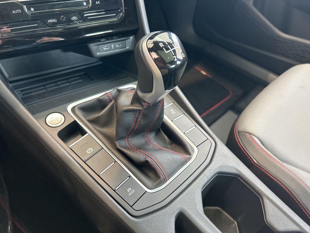 2025 Volkswagen Jetta GLI 2.0T Autobahn photo 28