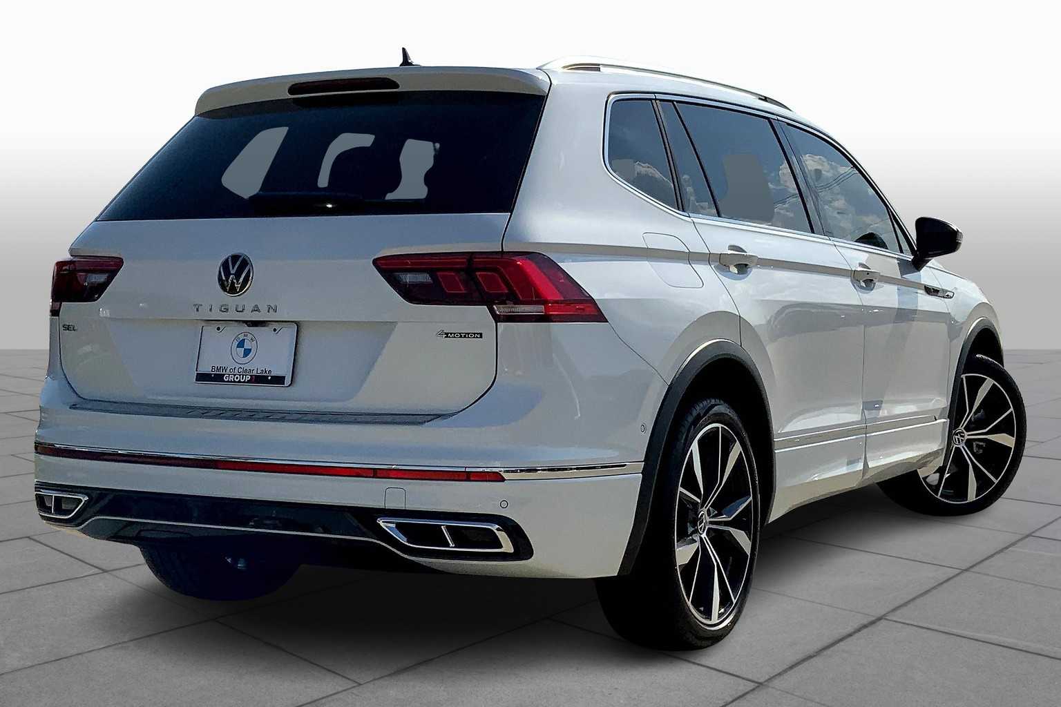 2024 Volkswagen Tiguan SEL R-Line Black photo 11