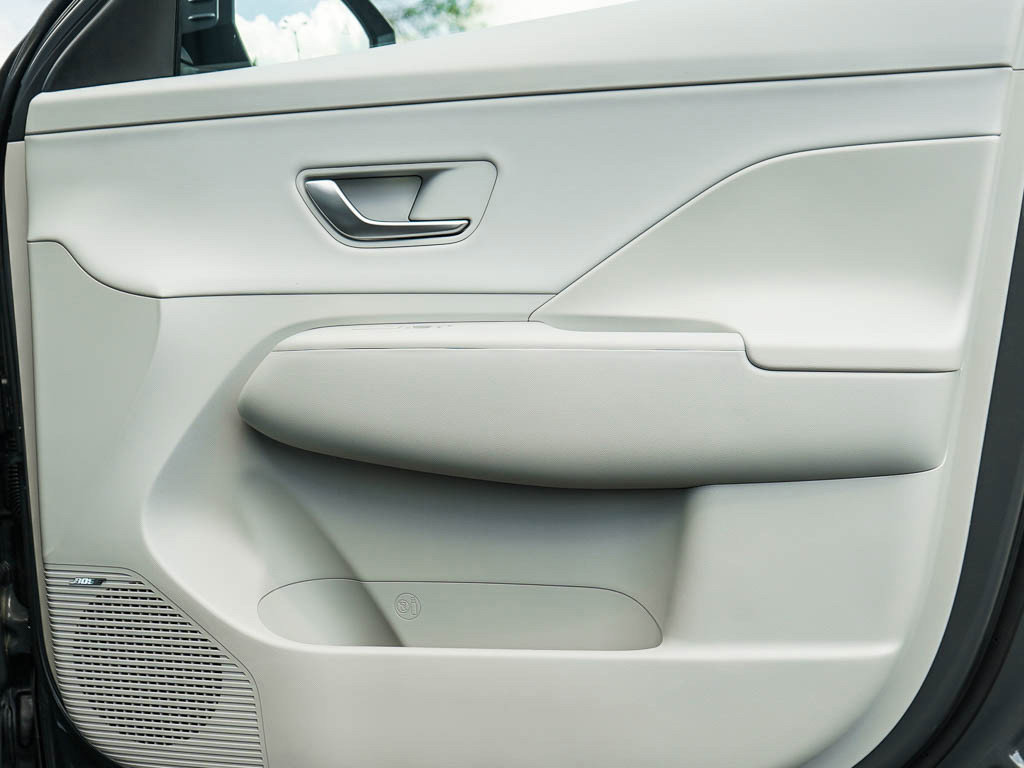 2026 Hyundai Kona Limited photo 9