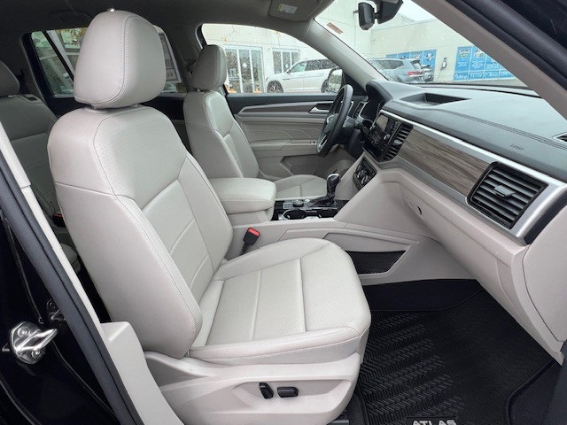 2023 Volkswagen Atlas SEL photo 18