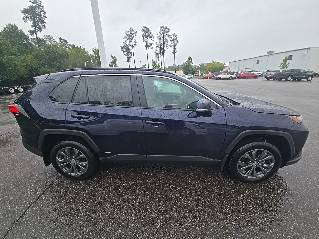 2024 Toyota RAV4 Hybrid XLE Premium photo 4
