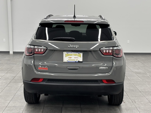 2024 Jeep Compass Latitude photo 2