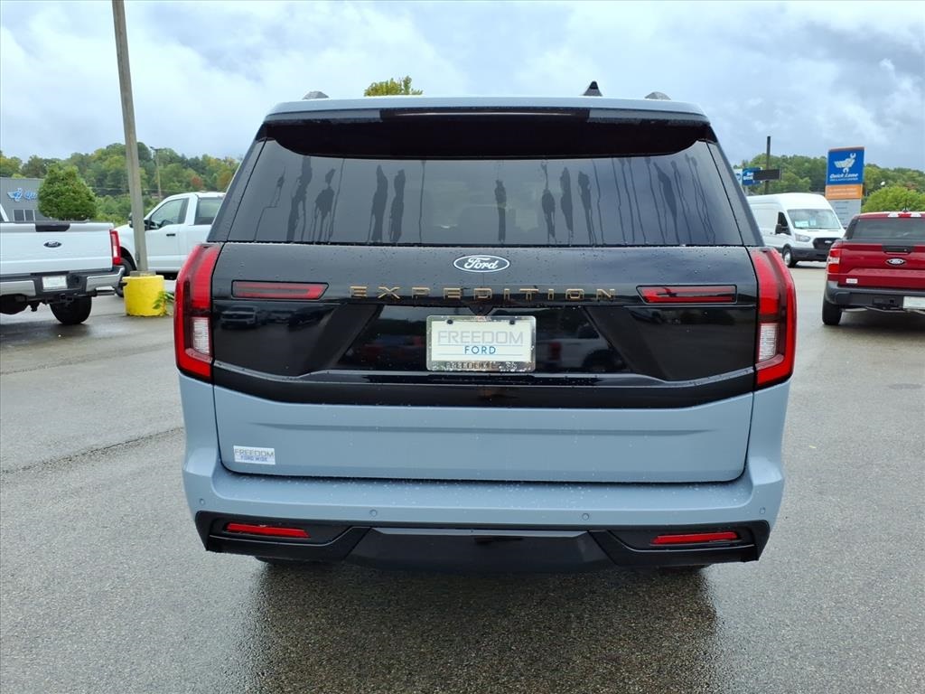 2025 Ford Expedition photo 4