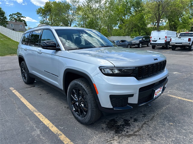 2025 Jeep Grand Cherokee Altitude X photo 3