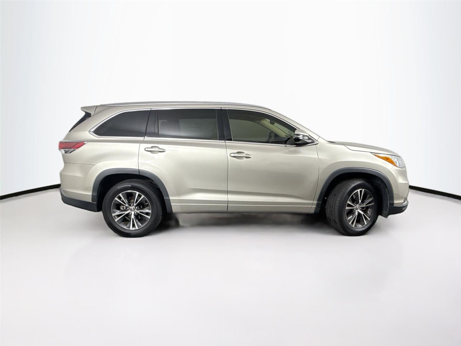 2016 Toyota Highlander Base Hybrid photo 5