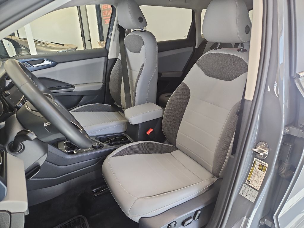 2022 Volkswagen Taos SE photo 8