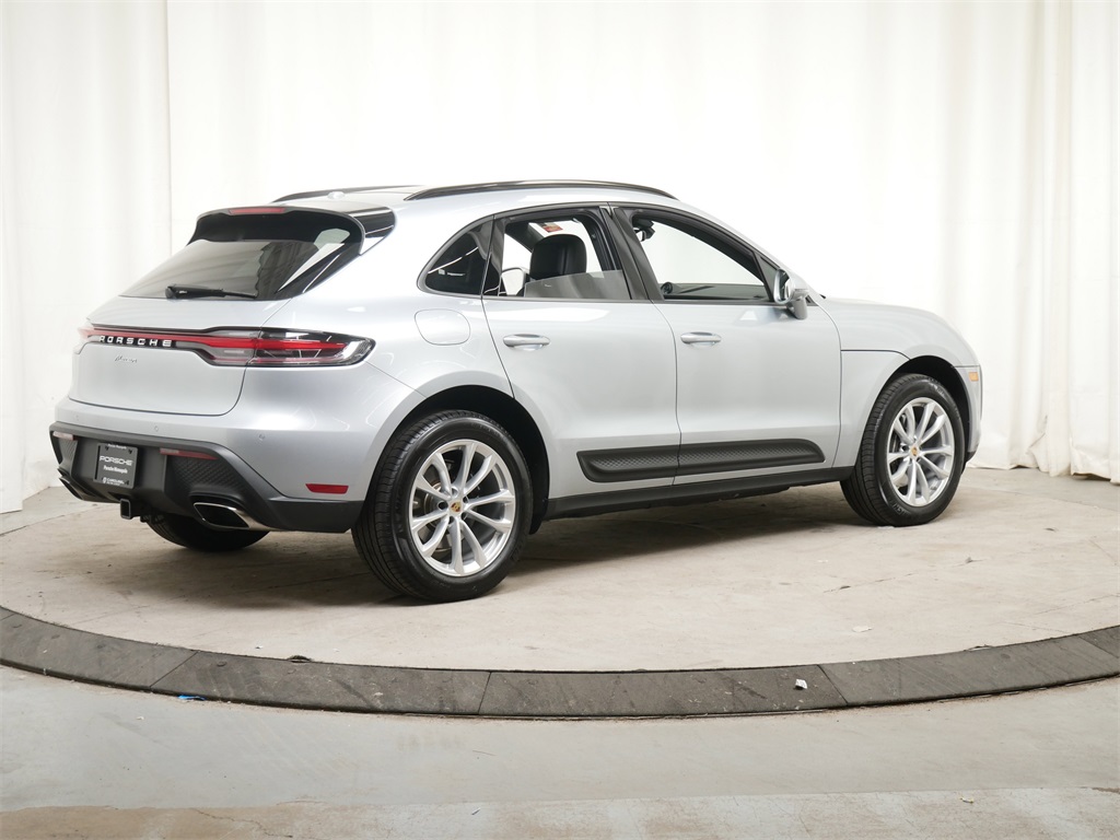 2024 Porsche Macan T photo 9