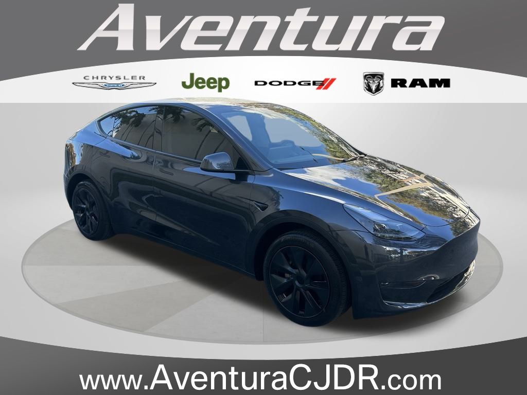 2025 Tesla Model Y Long Range's photo