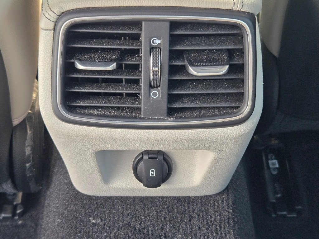 2023 Genesis G70 2.0T photo 15