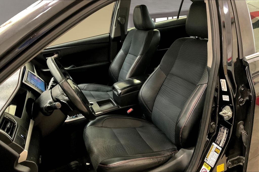2015 Toyota Camry XLE photo 17