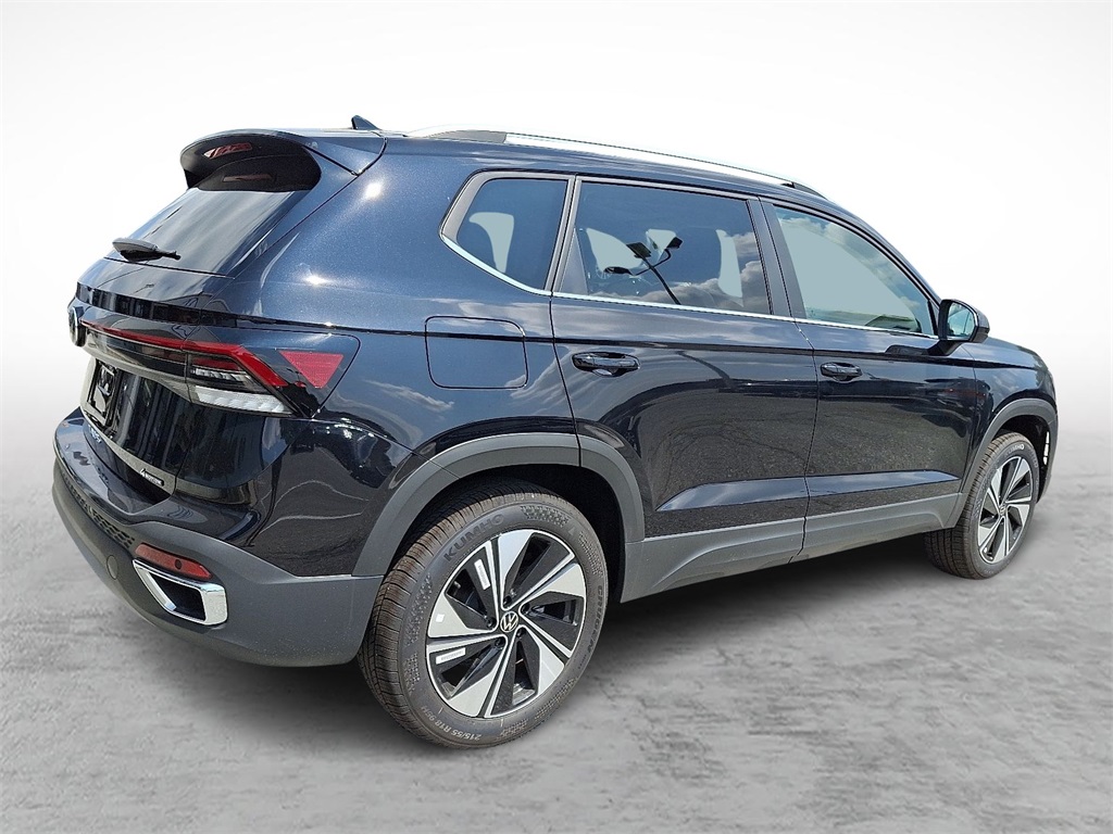 2025 Volkswagen Taos SE photo 3
