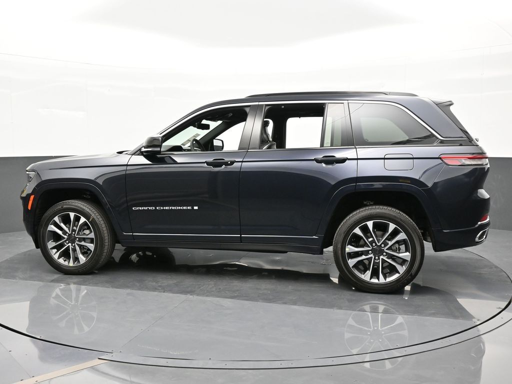2024 Jeep Grand Cherokee Overland photo 3