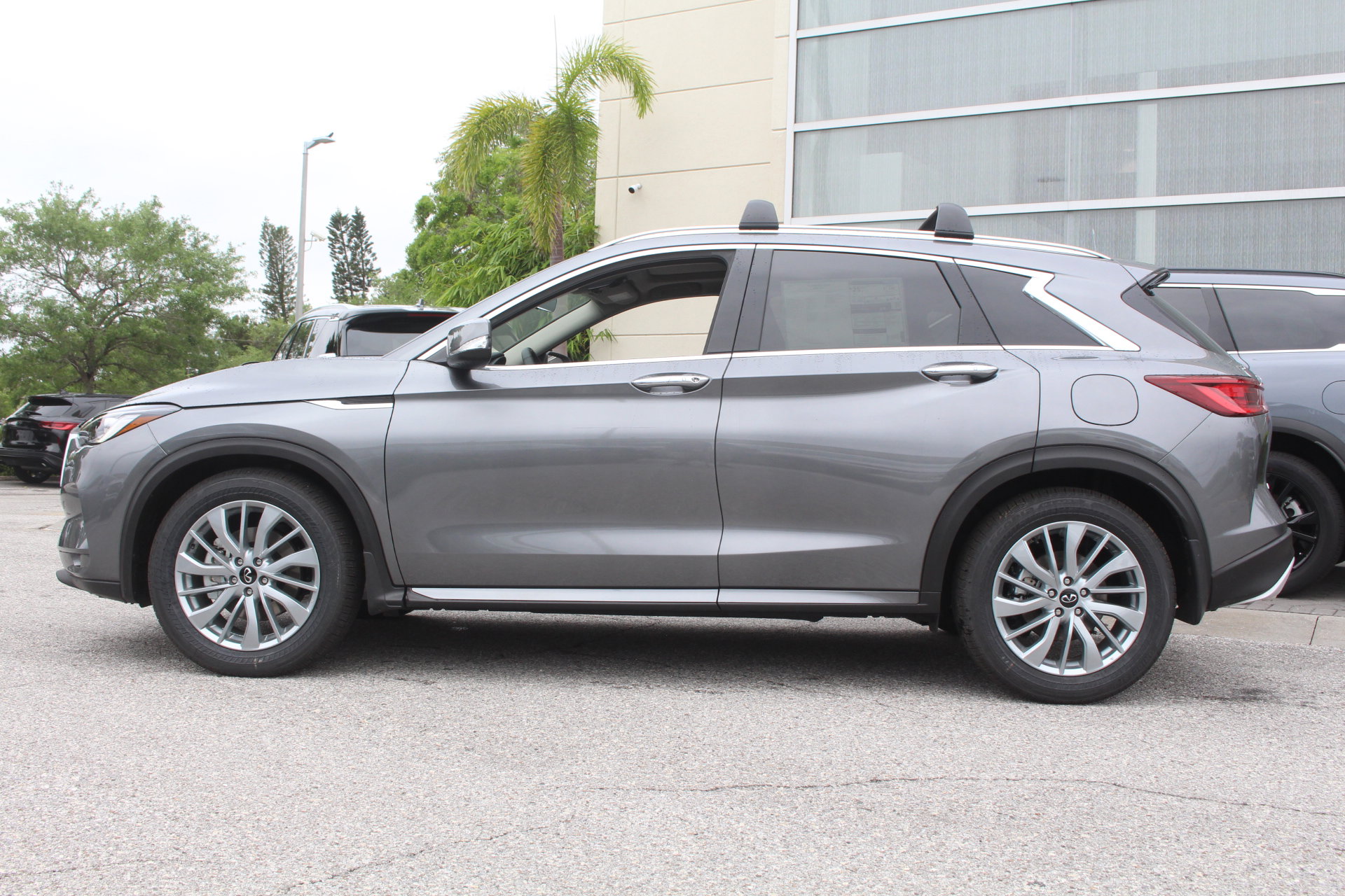 2025 Infiniti QX50 Luxe photo 2