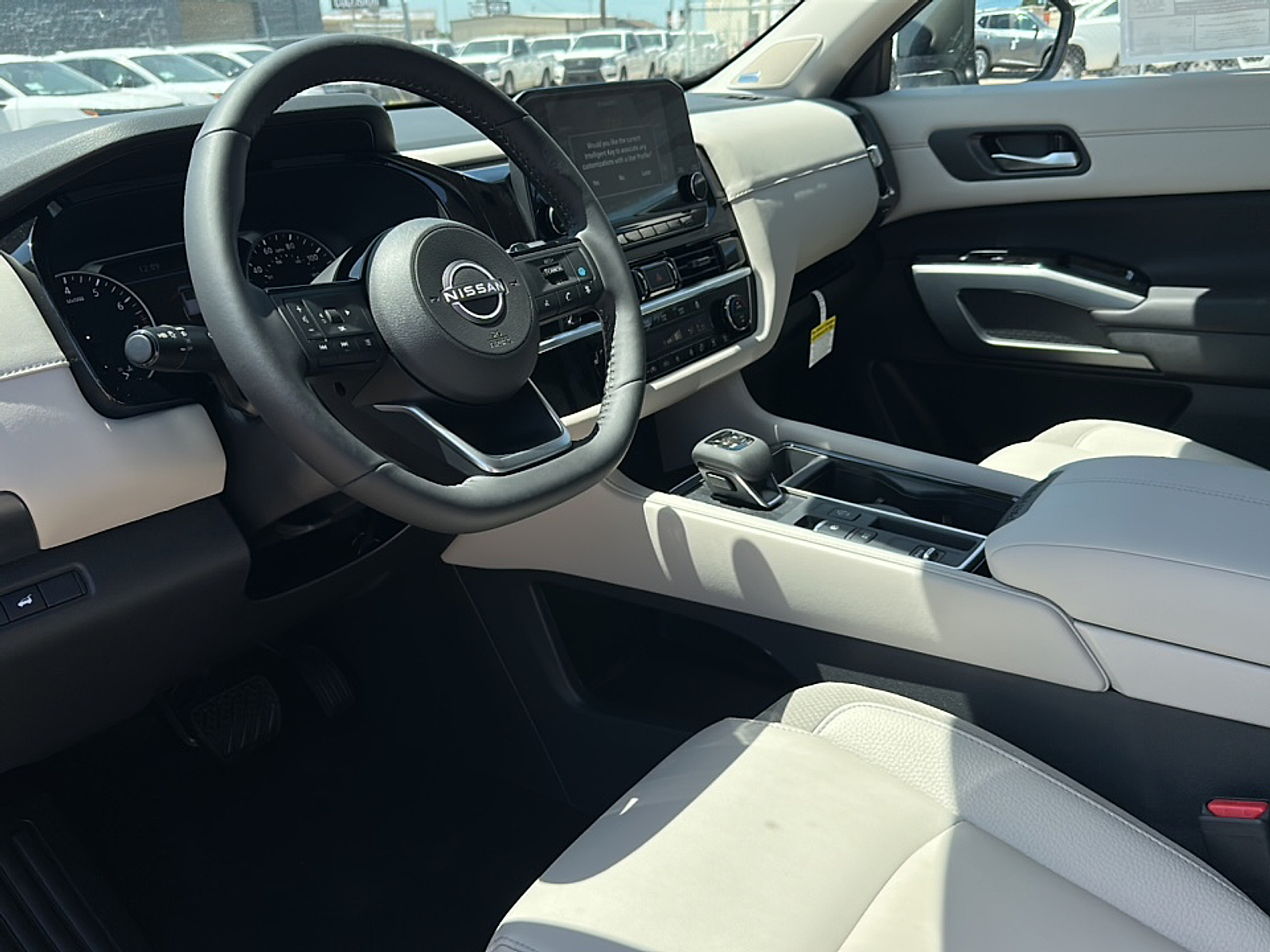 2025 Nissan Pathfinder SL photo 3