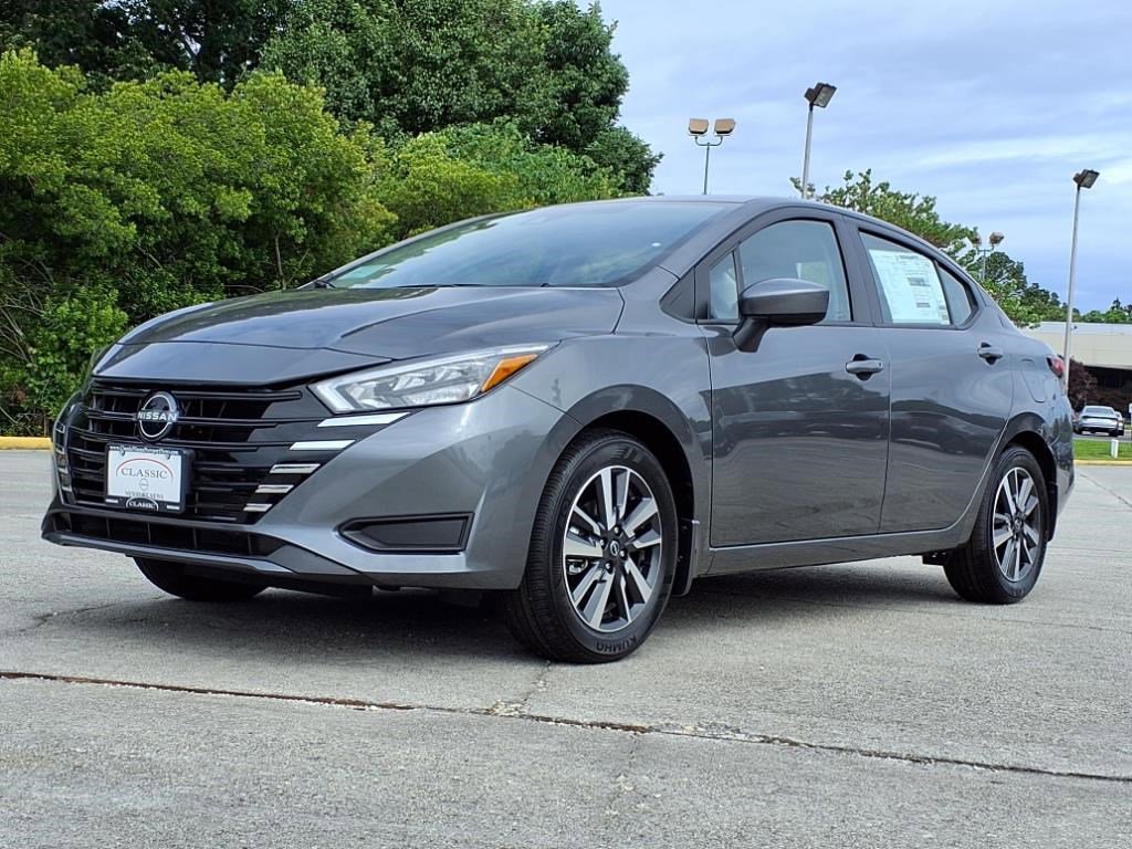 2025 Nissan Versa SV photo 4