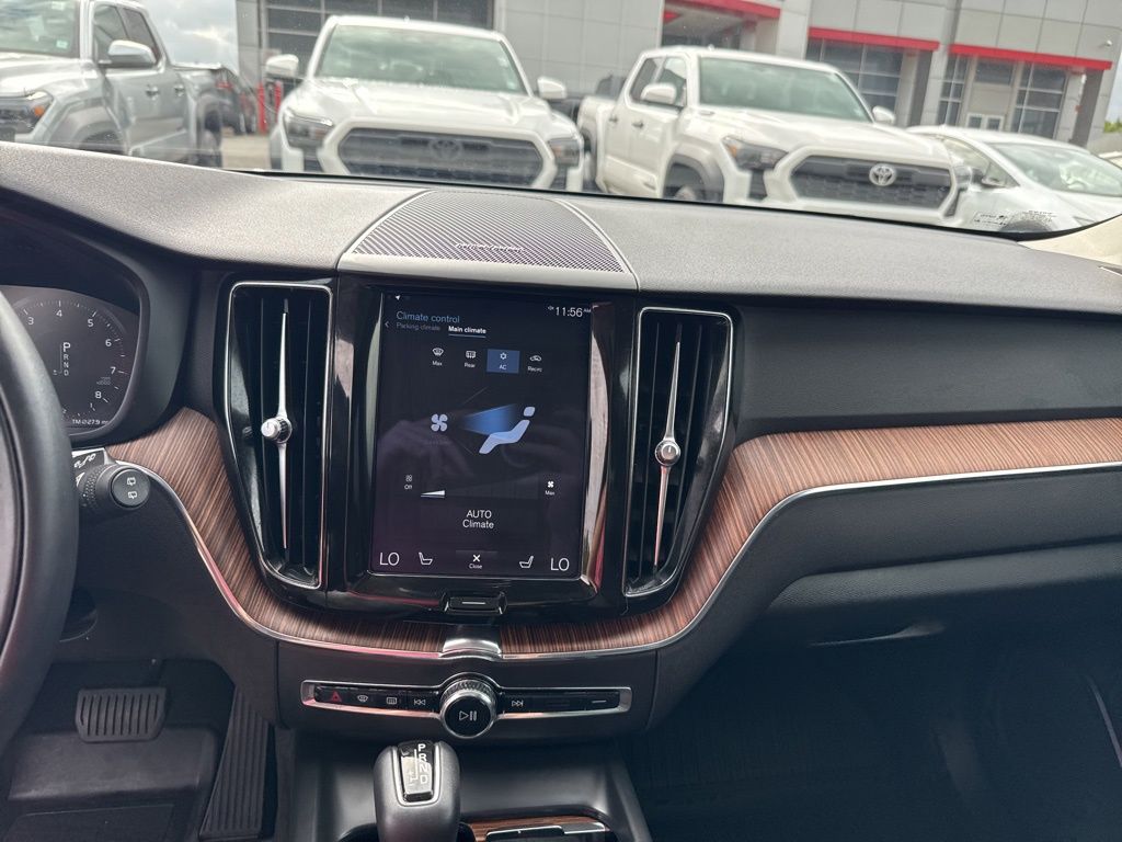 2021 Volvo XC60 T5 Momentum photo 22