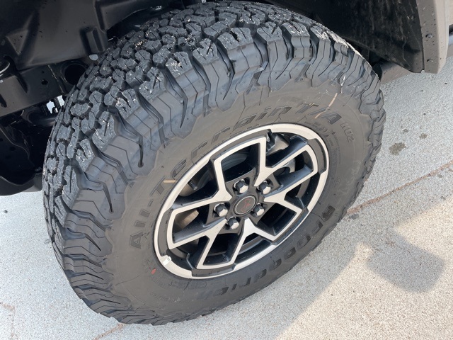 2025 Jeep Wrangler Rubicon photo 2