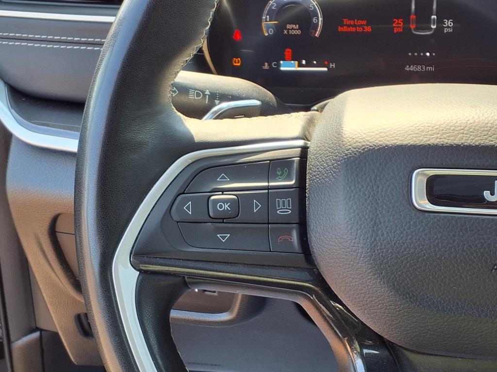2022 Jeep Grand Cherokee Laredo photo 13