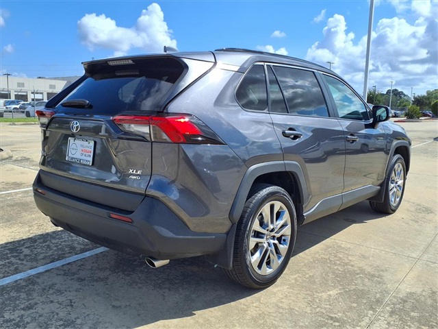 2021 Toyota RAV4 XLE Premium photo 17