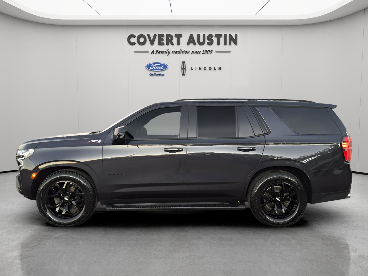 2022 Chevrolet Tahoe Z71 photo 2