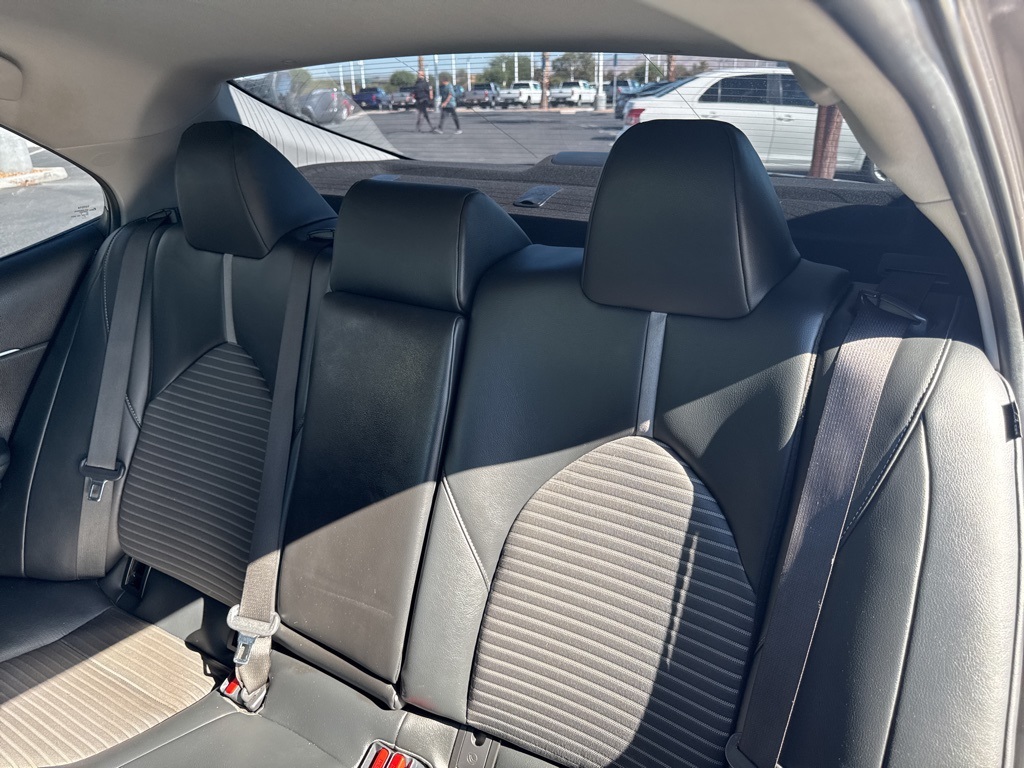 2022 Toyota Camry SE photo 18