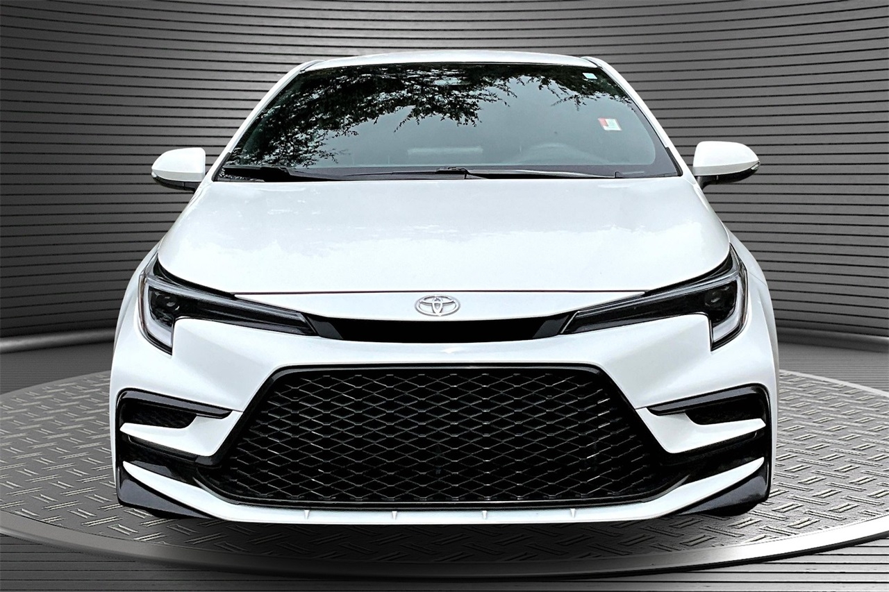 2025 Toyota Corolla SE photo 2