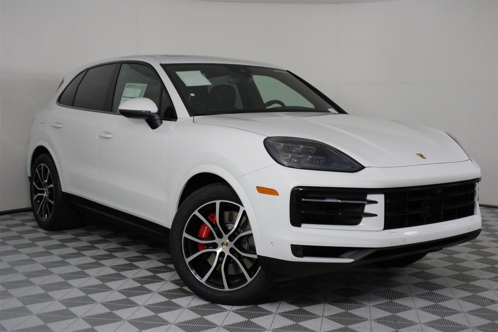 2025 Porsche Cayenne S photo 9