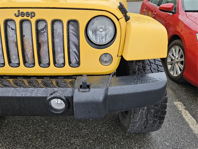 2015 Jeep Wrangler Unlimited Sahara photo 12