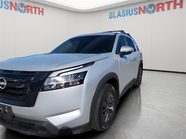 2022 Nissan Pathfinder SV photo 2