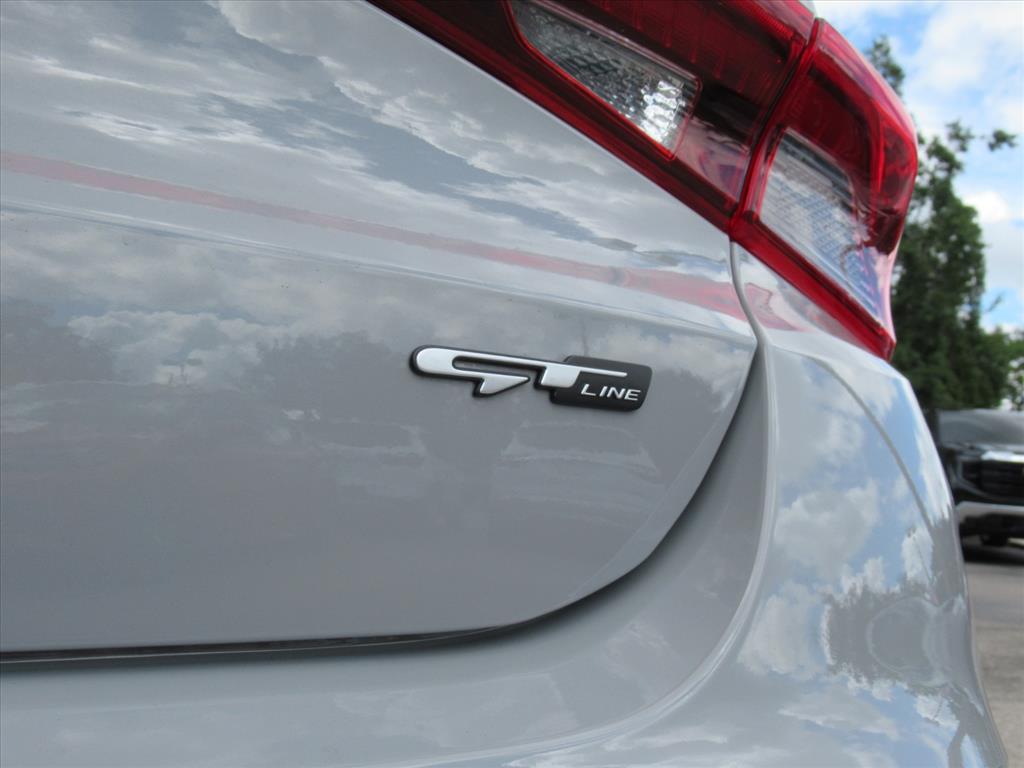 2022 Kia K5 GT-Line photo 8